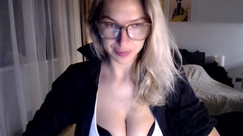 Snapshot of vivica_coke chatting on January 22, 5:16 am VI online show from January 22, 5:16 am