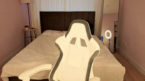 vivien_ross online show from May 21, 2:07 am