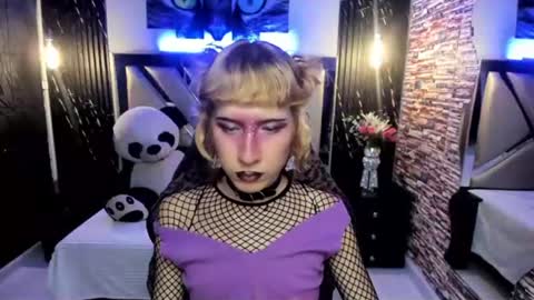 vivienne hadid online show from June 27, 11:11 pm