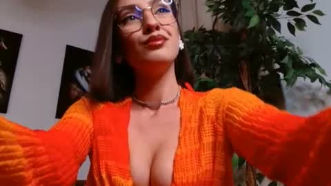 Vivienne online show from June 23, 4:02 pm