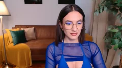 Vivienne online show from May 3, 4:46 pm