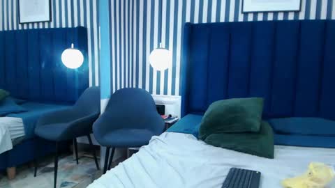 Vivian  online show from September 18, 4:11 pm