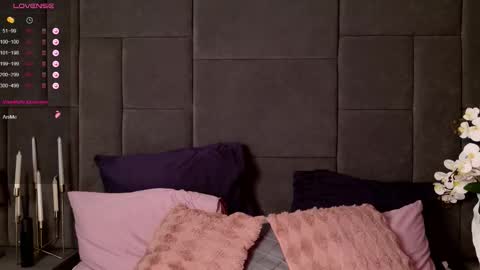 Vixsaria online show from December 4, 7:35 pm