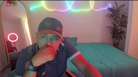 volt_boy57 online show from December 18, 5:41 pm