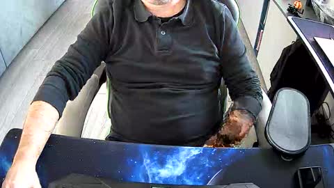 Snapshot of vonele chatting on October 22, 7:33 am Vonn online show from October 22, 7:33 am