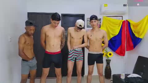 voyeurism_guys online show from July 15, 11:09 pm