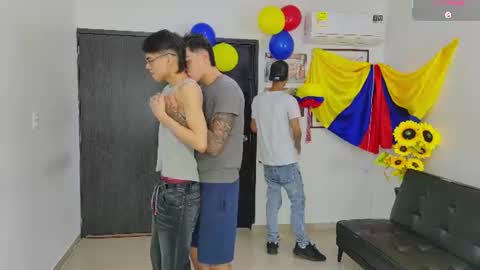 voyeurism_guys online show from July 8, 10:46 pm