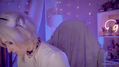 vronnier online show from October 19, 7:40 pm