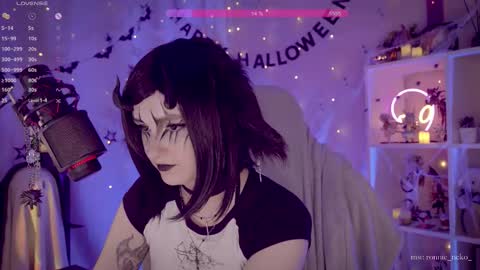 vronnier online show from November 1, 7:13 pm