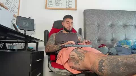 vyxen_ online show from February 13, 2:20 pm