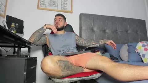 vyxen_ online show from March 24, 8:15 pm