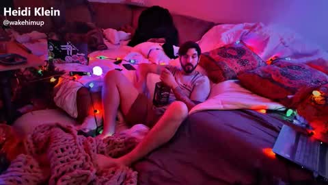 wakehimup online show from December 22, 1:56 am