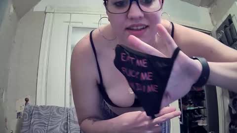 warwhore24 online show from February 5, 8:25 pm