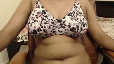 mina online show from October 9, 7:47 am