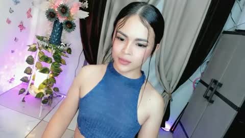 Hi Im LOVIE Please dont forget to follow and thumbs up me online show from May 7, 5:52 pm
