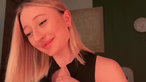 Daisy    online show from March 24, 7:20 pm