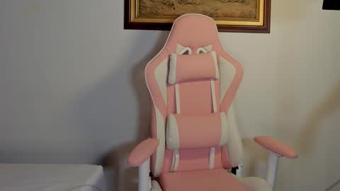 Wendy Marshall  online show from November 18, 11:15 pm