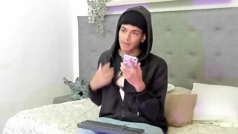 WES online show from February 25, 3:59 pm