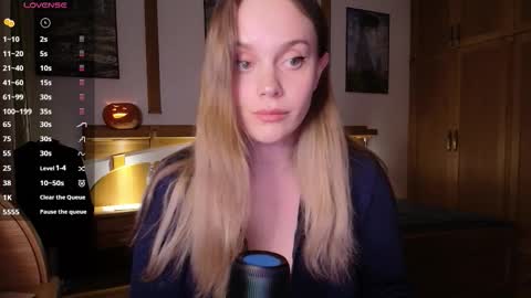 Lana online show from October 18, 7:40 pm