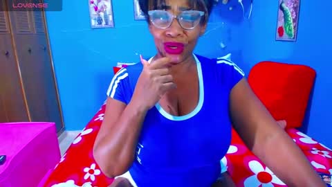 Snapshot of wethotass chatting on October 10, 6:08 am gina online show from October 10, 6:08 am