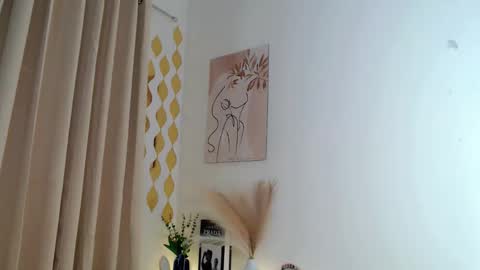 kiara online show from April 12, 7:45 am