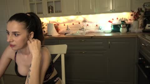 Snapshot of whats_her_name chatting on December 30, 1:37 am Victoria Maria online show from December 30, 1:37 am