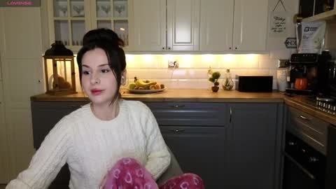 Snapshot of whats_her_name chatting on January 13, 7:11 am Victoria Maria online show from January 13, 7:11 am