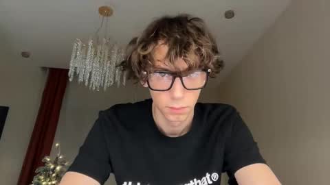 Mia  Please help me to reach 100 thumps up online show from December 15, 10:28 pm