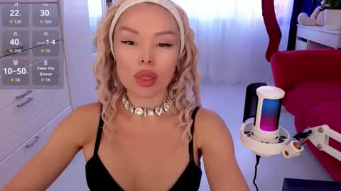 WhiteLaBunny online show from February 4, 11:47 am