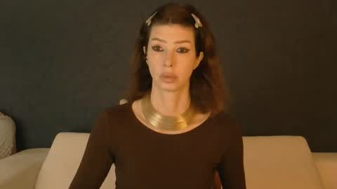 White Queen online show from September 13, 6:27 am