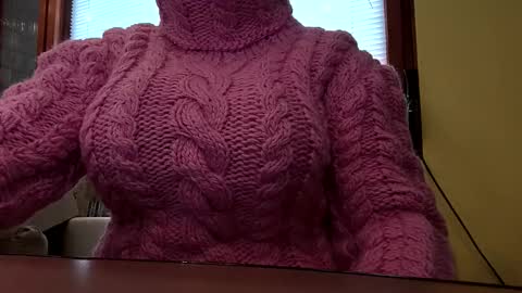 whitesweater online show from December 3, 7:31 am