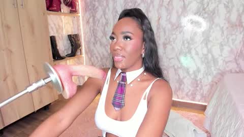 whitneyyfox online show from February 17, 8:19 pm