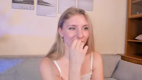 Mia online show from July 8, 5:22 am
