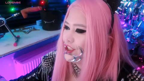 Laura  online show from February 8, 5:29 am