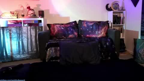 Snapshot of widthofapeach chatting on March 3, 2:36 am Gretchen  Jimmy online show from March 3, 2:36 am