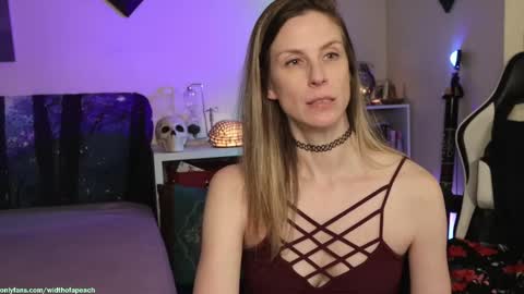 Snapshot of widthofapeach chatting on October 7, 1:01 am Gretchen  Jimmy online show from October 7, 1:01 am