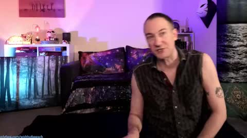 Snapshot of widthofapeach chatting on February 18, 10:49 am Gretchen  Jimmy online show from February 18, 10:49 am