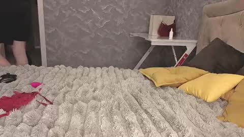 a loving couple online show from May 21, 8:32 am