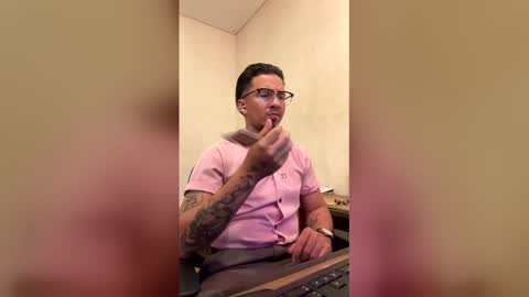 wild_cowboyy online show from April 16, 4:01 am