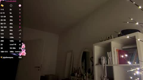 Mia online show from February 19, 8:08 pm