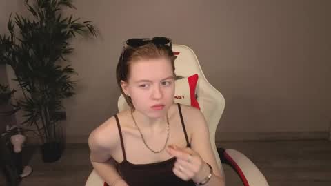 wildfoxysweet online show from May 13, 8:46 am