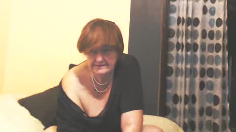 WildRedCat online show from October 25, 9:15 pm