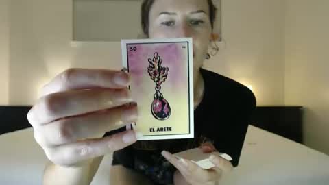 WildRose L - check my Pinned tweet if you dont see me online within 5 minutes after Ive sent email notifications online show from November 6, 2:58 am