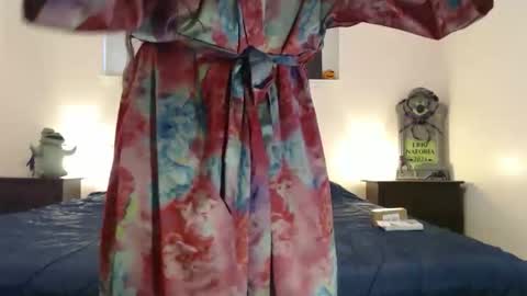 WildRose L - check my Pinned tweet if you dont see me online within 5 minutes after Ive sent email notifications online show from October 27, 12:54 am