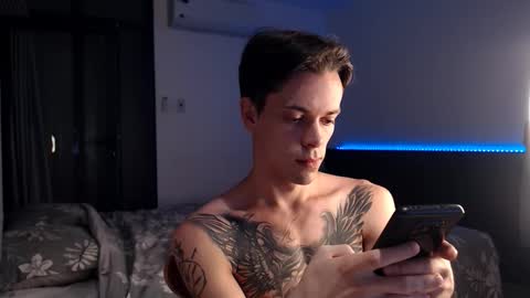 Snapshot of william_henry_a chatting on October 21, 12:05 am William online show from October 21, 12:05 am