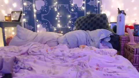 Eevie online show from January 1, 5:22 am