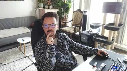 cream36 online show from November 27, 9:06 am