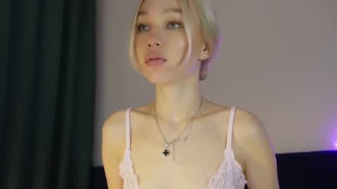 wladilia online show from February 6, 9:50 pm