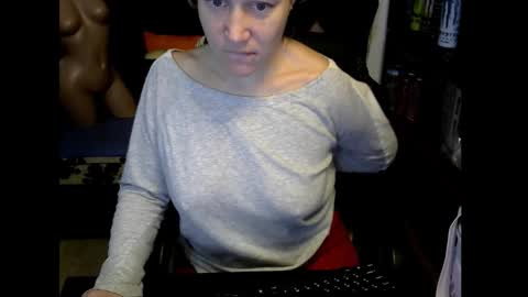 wleslymosw online show from December 2, 9:18 am