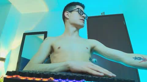  W O L F  online show from February 2, 11:39 am